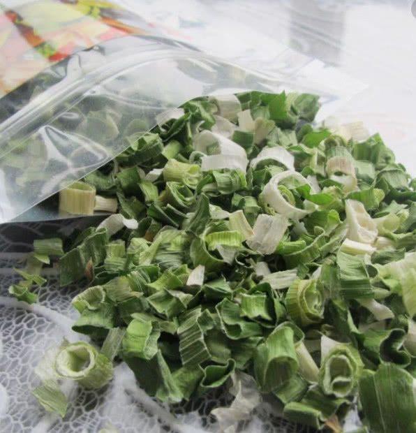 泡面4大传言你知道多少？蔬菜包是烂菜做？牛肉粒是“豆制品”？